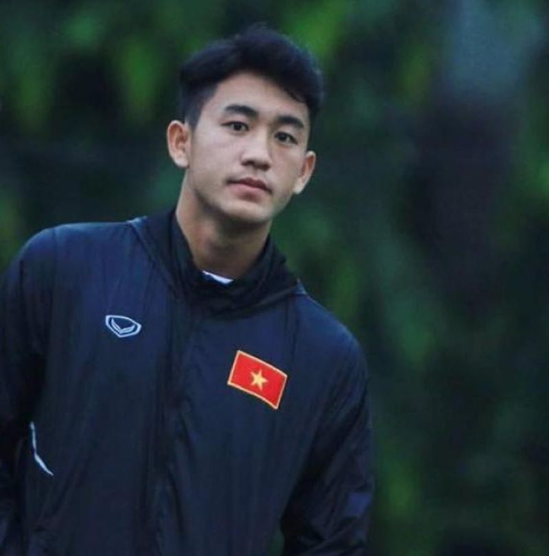 Lê Xuân Tú – trung phong trẻ đầy bản lĩnh 
